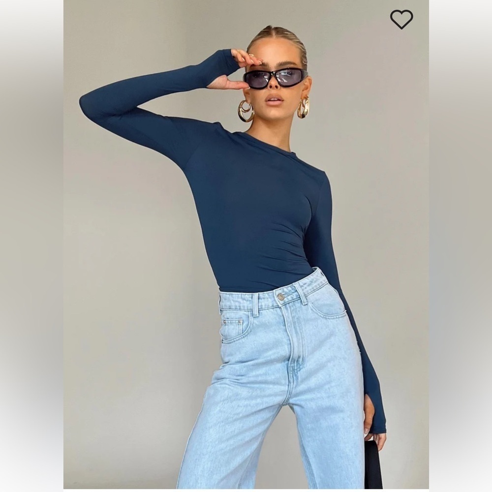 Princess Polly FARRO LONG SLEEVE TOP NAVY Blue Thumb Holes Tight Cropped Size 6